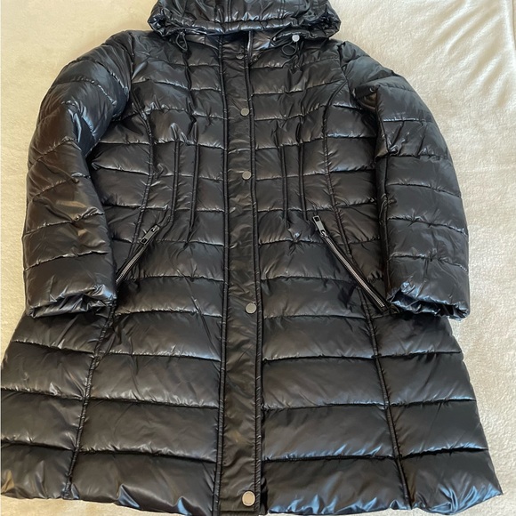 ***SOLD***Guess Channel Quilted Puffer Jacket - Size XL - Picture 11 of 16